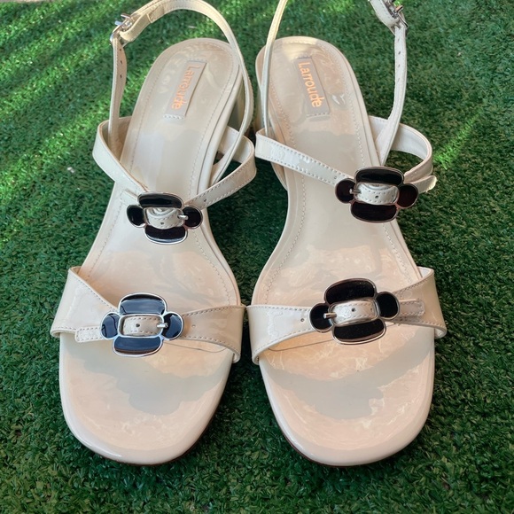 NEW Larroude|| Tinx Block In Ivory Patent Leather Heels Sandals Size 9 - Picture 3 of 8